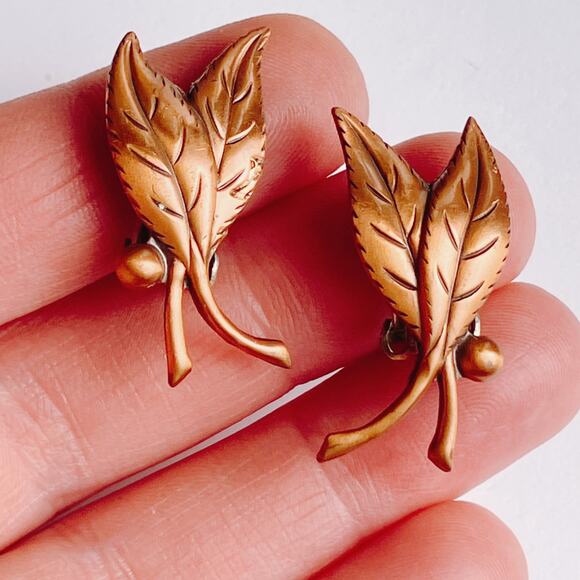 VTG Clip On Earrings Signed Copper Bell 1950s Leaf Figural Mid Century Jewelry - Picture 3 of 10